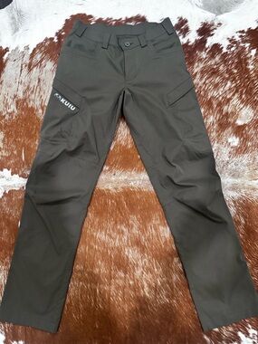 KUIU Men's Cargo Pants in Dark Olive Green